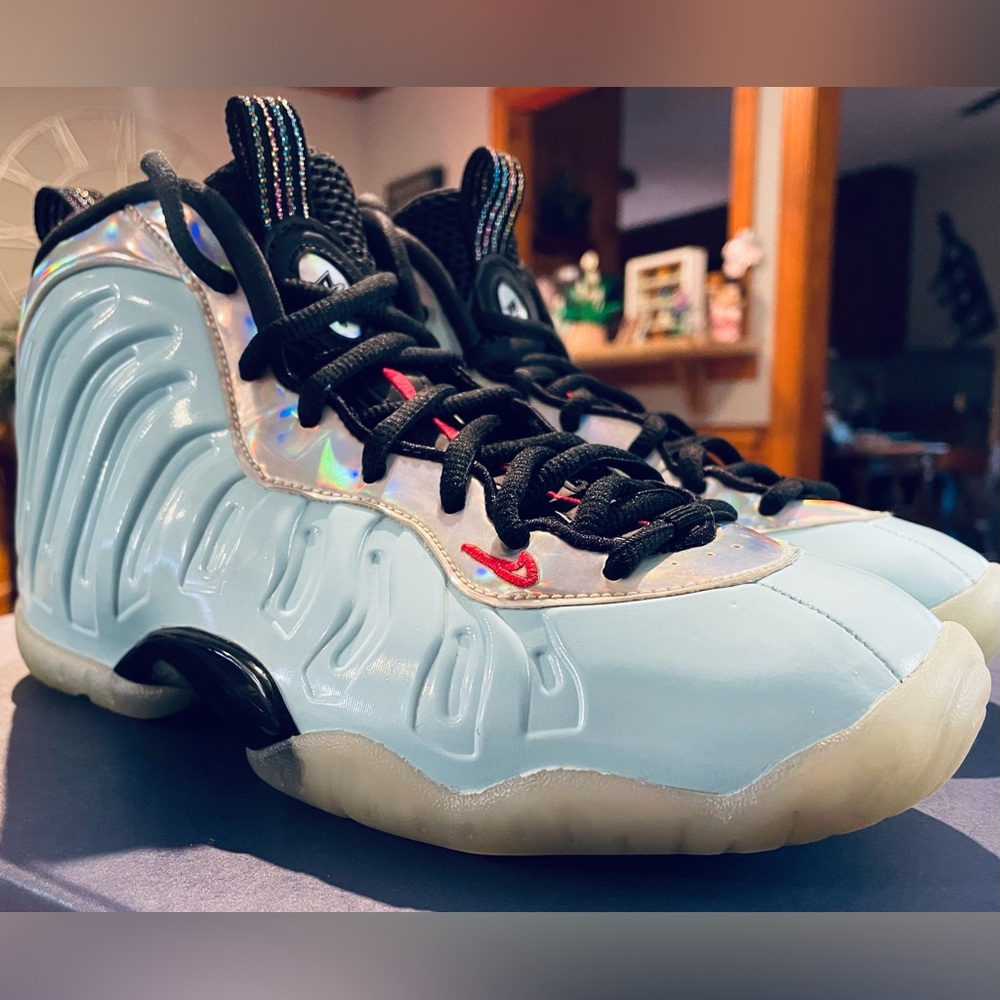 NIKE Little Posite One “Mixtape”
97 Teal Blue Foamposite
DH6490-400 Size 5.5Y-7W